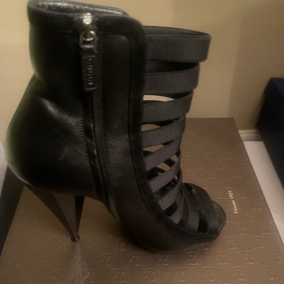 SOLD‼️‼️‼️Gucci Kid sandal black - Picture 5 of 7